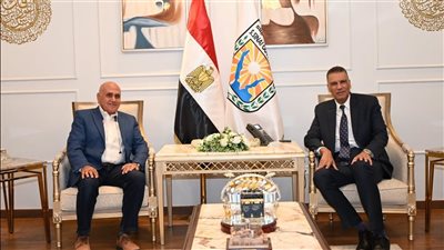 محافظ جنوب سيناء يناقش تنفيذ مشروعات الطرق والإسكان بالمحافظة