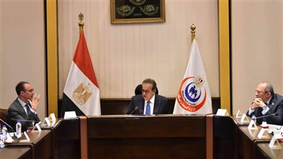 ‎وزير الصحة يناقش اشتراطات تجديد ترخيص مزاولة مهنة الطب