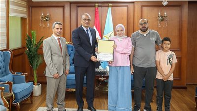 بالأسماء.. محافظ كفر الشيخ يكرم أوائل الشهادة الإعدادية