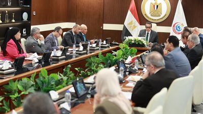 وزير الصحة يتابع مستجدات التشغيل التجريبي لمنظومة التأمين الصحي الشامل بالمنيا