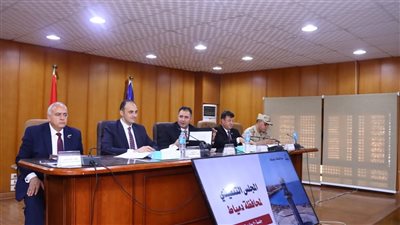محافظ دمياط يستعرض بالمجلس التنفيذي جهود المحافظة ويبحث ملفات التنمية والخدمات