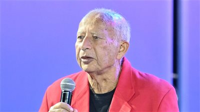 رغم اكتشافه لعدد من النجوم الكبار .. لماذا غابوا عن جنازة هاني شنودة ؟