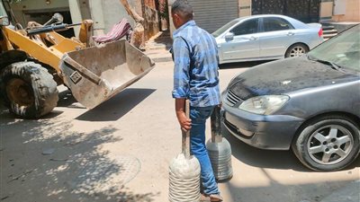 حي السويس يواصل حملات إزالة الإشغالات بشارع النمسا وممشى أهل السويس 