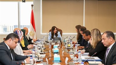 وزيرة الإسكان تبحث مع الوكالة الفرنسية مشروعات المياه والصرف الصحي