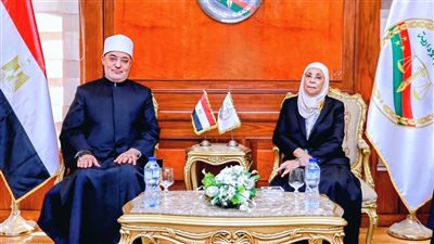 مفتي الجمهورية يهنئ رئيس هيئة النيابة الإدارية بتوليها رئاسة الهيئة رسميًا
