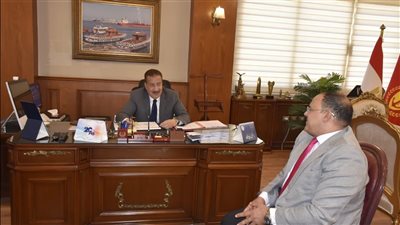 محافظ بورسعيد يؤكد أهمية الارتقاء بالخدمات الصحية وتوفير سبل الرعاية للمواطنين