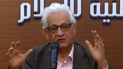 عبد الله السناوي يتحدث عن محمد حسنين هيكل على شاشة القناة الأولى