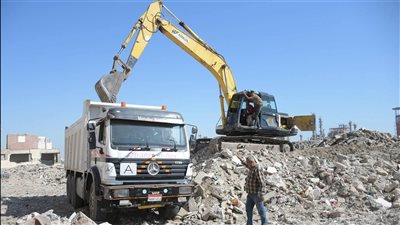  محافظ بورسعيد يتابع أعمال رفع مخلفات الهدم والرتش بمنطقة القابوطي بحي الضواحي