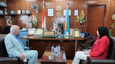 «سفراء الأزهر» يكرم سامية أبو فرحة لدعم الأنشطة الطلابية والتدريبية