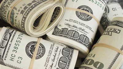 خبير : اتساع الحرب الأمريكية الإيرانية قد يضغط على الجنيه|خاص