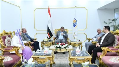 محافظ قنا يبحث مع الاتحاد النوعي لمياه الشرب والصرف الصحي إعداد خطة لتنمية 