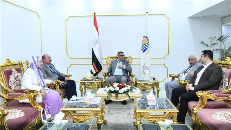 محافظ قنا يبحث اوضاع