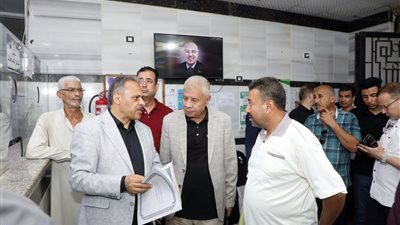 يطلع بنفسه على الملفات..محافظ الشرقية يتفقد المركز التكنولوجى لخدمة المواطنين