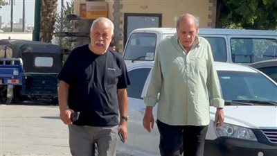 بعد انتهاء أزمـته.. منير مكرم يظهر برفقة أشرف زكي بجنازة محمد الشرشابي |صور