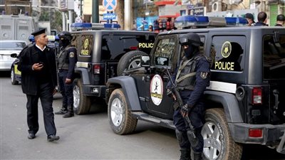  القبض على ٥ أشخاص استوقفوا توك توك تستقله طالبتان واجبار السائق على مرافقتهم 