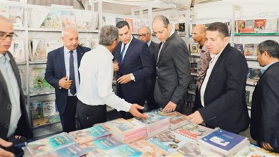 من 10 إلى 100 جنيه.. أسعار الكتب في معرض بورسعيد للكتاب تجذب الزوار