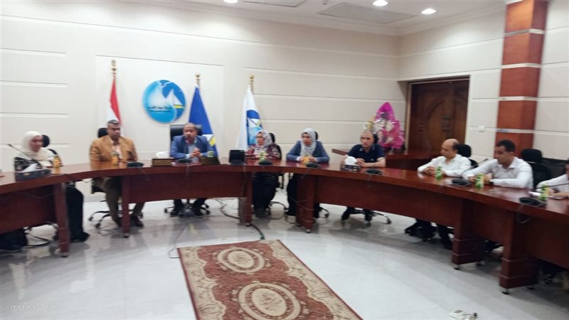 رئيس مياه دمياط يبحث