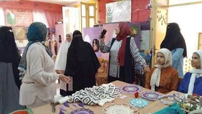 وكيل التعليم تتابع الأنشطة الصيفية بمدرسة السويس الثانوية القديمة