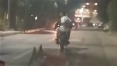 الأمن يلاحق شابين أسقطا الحواجز المرورية خلال أعمال التطوير بالأقصر