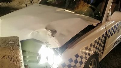حادث على طريق السخنة.. إصابة 3 أشخاص بعد اصطدام تاكسي بالحاجز الخرساني