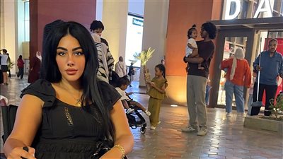 نرمين ماهر تظهر على كرسي متحرك بعد كسر قدمها                                 