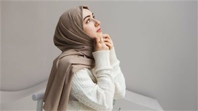 دار الإفتاء تحسم الجدل.. أمين الفتوى يكشف الفئات التي يجوز للمرأة كشف شعرها