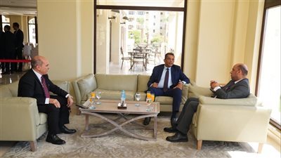محافظ البحر الأحمر يستقبل وزير العمل لبحث التشغيل والتدريب المهني بالمحافظة