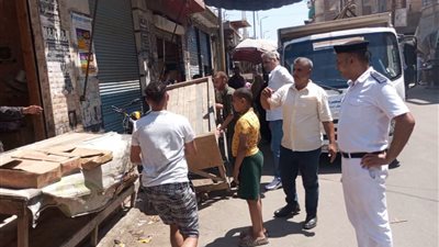 إزالة ١١٠ مخالفة إشغال طريق بعدد من شوارع كفر الدوار بالبحيرة