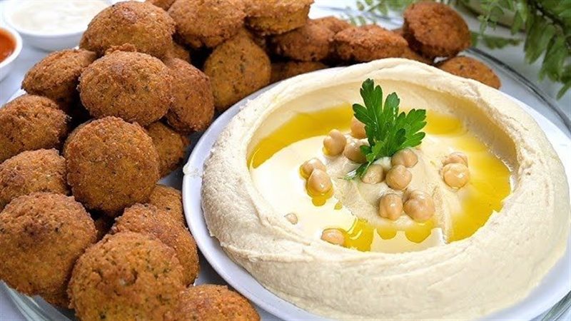 حمص وفلافل