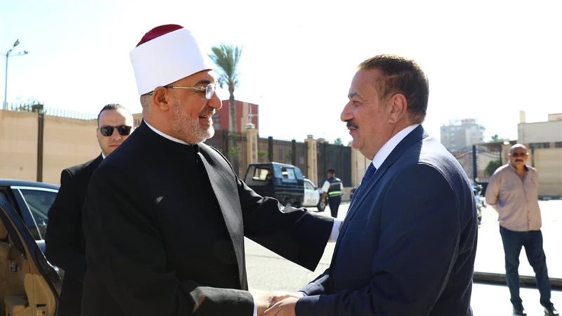 محافظ بورسعيد يستقبل