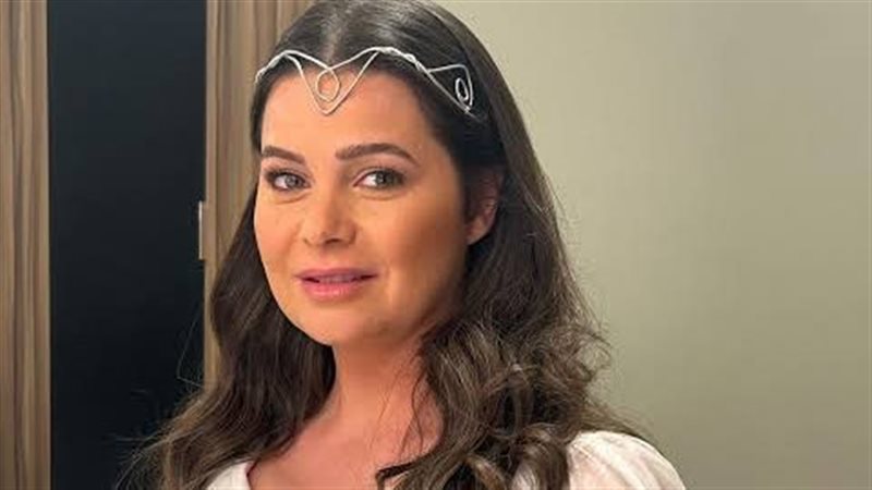 يسرا اللوزي