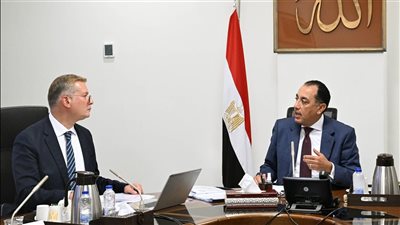 رئيس الوزراء يتابع مع وزير البترول عددا من ملفات العمل     