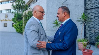 محافظ الإسكندرية يهنئ اللواء حاتم الحداد بمنصبه الجديد مديرًا لأمن الإسكندرية