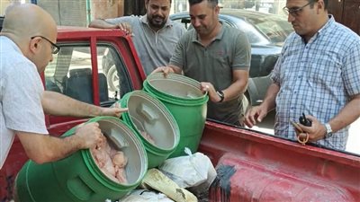 تفاصيل ضبط 300 كيلو دواجن ودهون داخل مخزن مخالف بالمنوفية