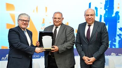 وزير الطيران المدني يكرم محمد رحمة بمناسبة توليه إدارة إقليم الإيكاو بالشرق الأوسط