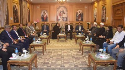 محافظ بني سويف يزور عددا من الكنائس للتهنئة بعيد القيامة المجيد
