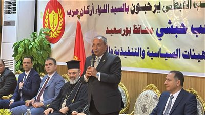 محافظ بورسعيد يزور “الكاتدرائية” لتهنئة الأقباط بعيد القيامة المجيد