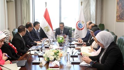 وزير الصحة يبحث إنشاء مراكز تدريب لتصنيع اللقاحات بإفريقيا مع الشراء الموحد