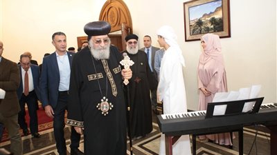 من الإمارات إلى المقر البابوي.. عزف مؤثر للطفل أحمد الهاشمي أمام البابا