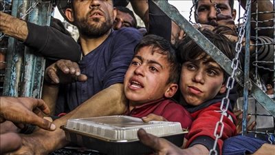 50 يومًا من إغلاق الاحتلال للمعابر .. غزة تدخل في نفق إنساني مظلم (فيديو)