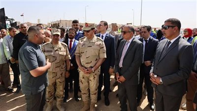 محافظ المنيا يتفقد اصطفاف معدات ومركبات الوحدات المحلية والمديريات والهيئات