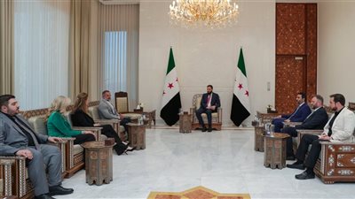 هل تلغي أمريكا العقوبات على سوريا ؟.. خبراء سوريون لـ«نيوز رووم»