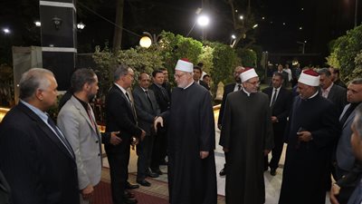 وكيل الأزهر ورئيس الجامعة يؤديان واجب العزاء في والدة الدكتور سيد البكري