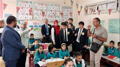 وفد ياباني يزور مدرستين بمنطقة الشروق ويتعرف  نظامهم التعليمي 