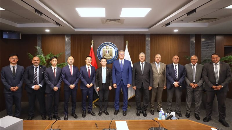 وزير البترول يبحث