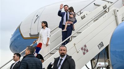 نائب ترامب يصل دلهي لإجراء محادثات حول تسريع اتفاقية التجارة الثنائية