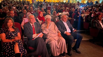 محافظ قنا يشهد ختام فعاليات الدورة التاسعة من مهرجان مسرح الجنوب الدولي | صور