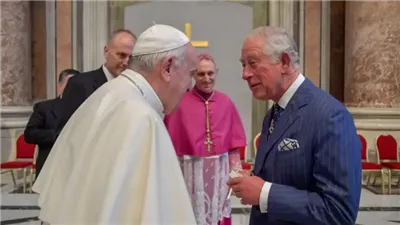 الملك تشارلز ينعى البابا فرنسيس: رمز للرحمة والعدالة