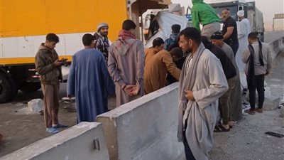 مصرع سائق سيارة نقل اصطدم بحاجز خرساني على الطريق الصحراوي الشرقي بالجيزة