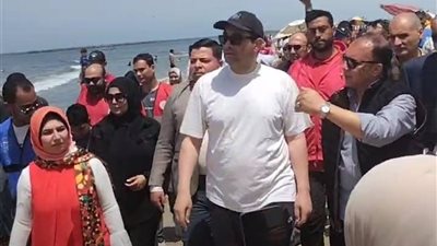 مواطن لمحافظ دمياط في راس البر:  لم ندفع اي أموال لدخول الشاطئ 